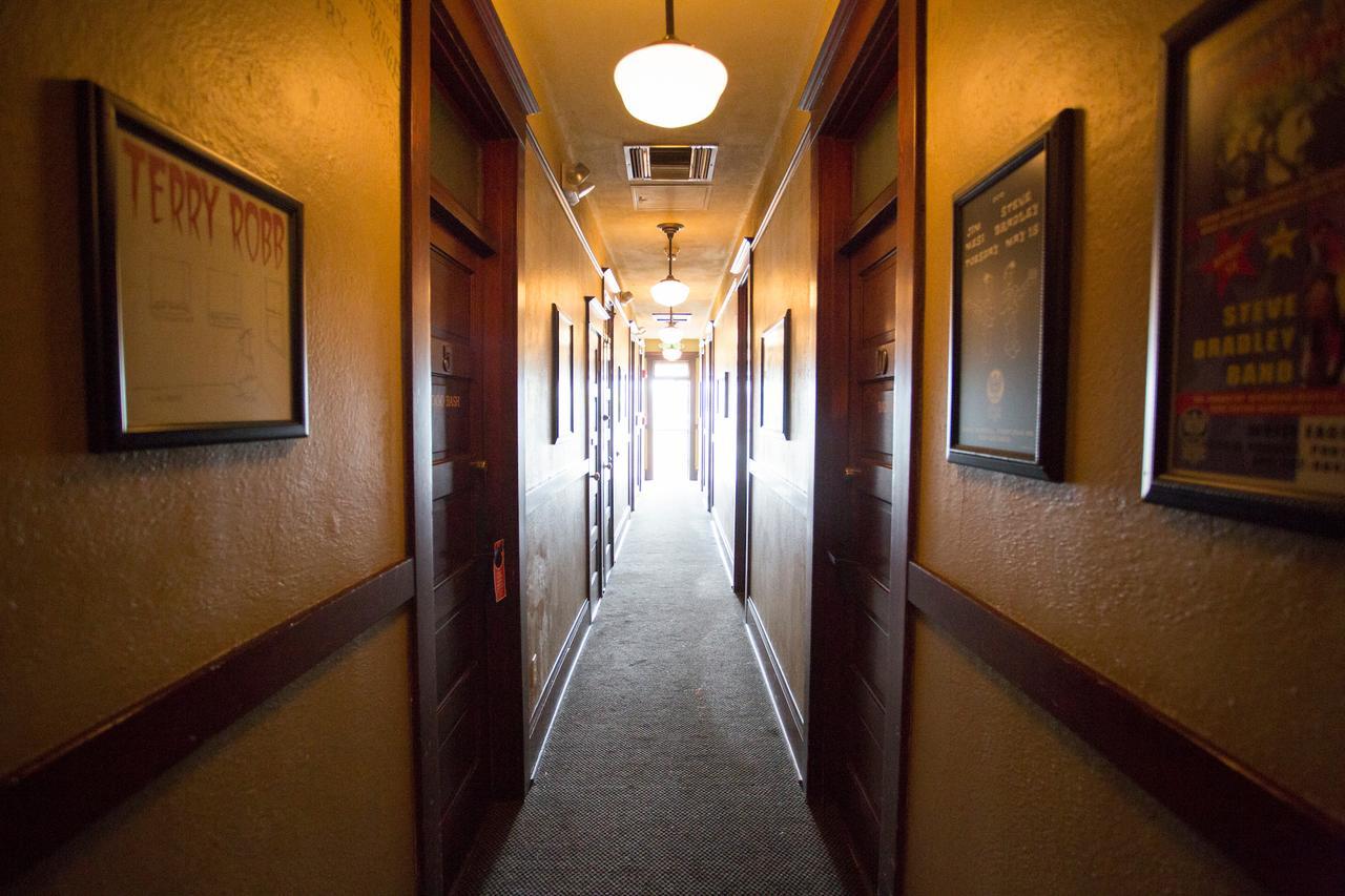Mcmenamins White Eagle Rock & Roll Hotel Portland Eksteriør bilde