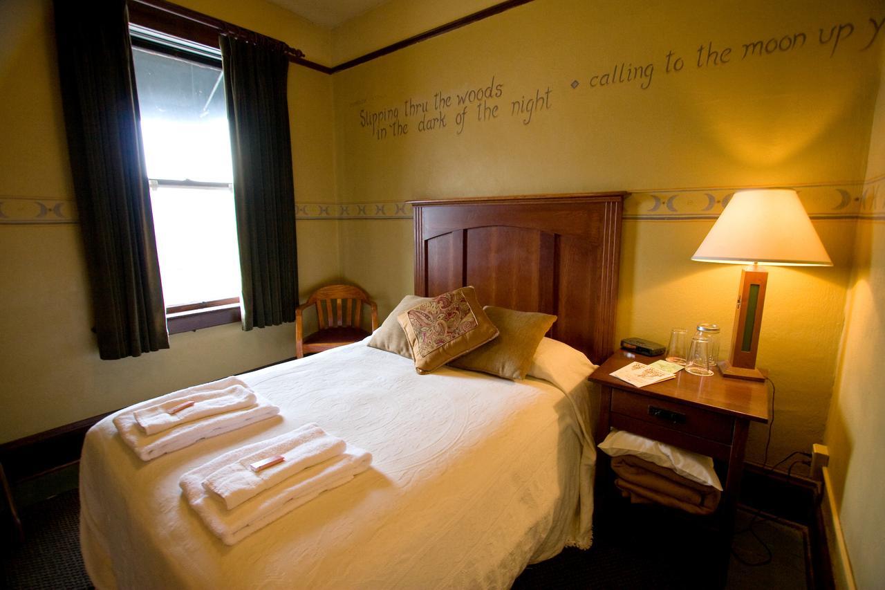Mcmenamins White Eagle Rock & Roll Hotel Portland Eksteriør bilde